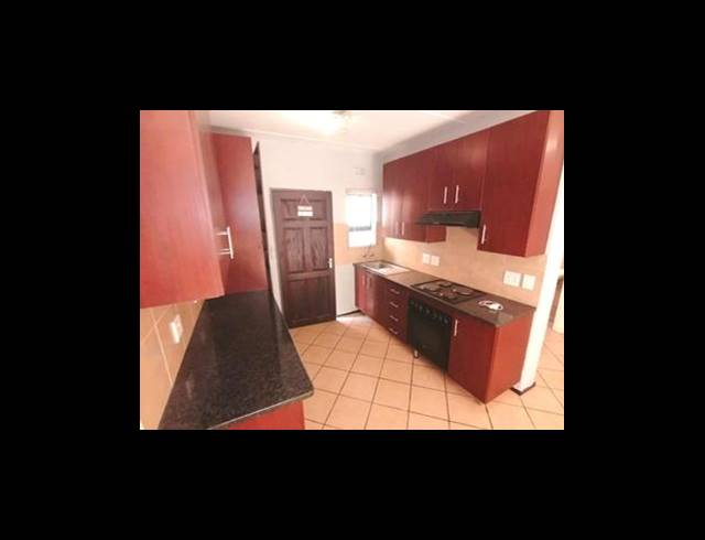 2 BEDROOM TOWNHOUSE FOR SALE IN ALBERTSDAL